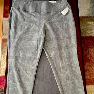 Pull on skinny pants size 20w black and white plaid print